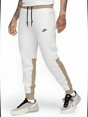 Nike Tech Fleece Slim Fit Tapered Joggers Mens Medium White Khaki ($125)